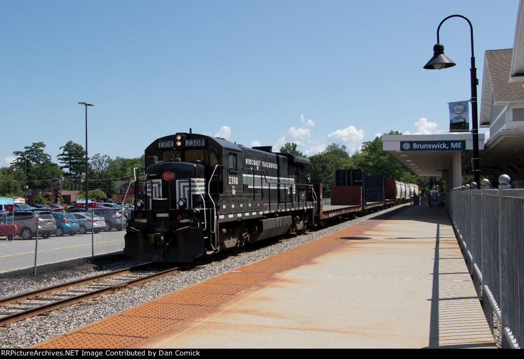 FGLK 2308 Leads RB-2 at Brunswick Station